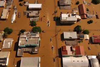 enchentes-no-rs:-voluntarios-criam-site-que-reune-informacoes-sobre-pessoas-desabrigadas