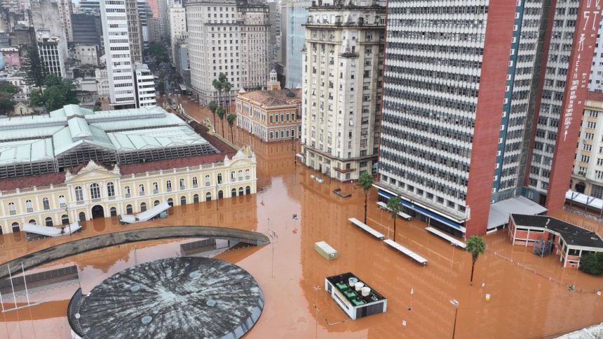 enchentes-no-rio-grande-do-sul:-prefeitura-desliga-casa-de-bombas-e-pede-evacuacao-de-bairros