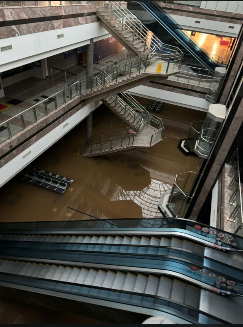 imagens-mostram-aeroporto-de-porto-alegre-tomado-pela-agua;-veja