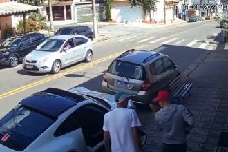 video:-ladroes-roubam-porsche-no-abc-paulista-durante-o-dia