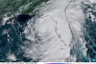 mais-de-1.500-voos-sao-cancelados-nos-eua-devido-ao-furacao-debby