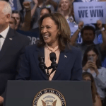 kamala-harris-e-tim-walz-fazem-primeiro-comicio-nos-eua