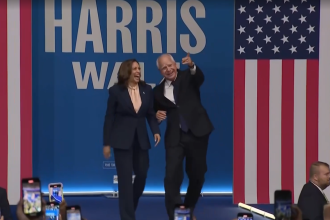 kamala-e-tim-walz-fazem-campanha-em-estados-decisivos-nesta-quarta-feira-(7)