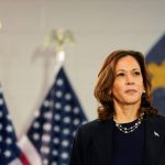 kamala-harris-defende-seu-historico-nas-fronteiras-em-comicio-no-arizona