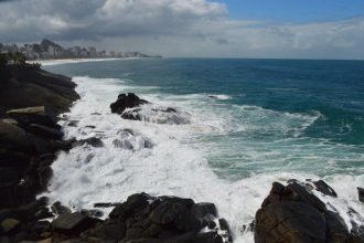 marinha-emite-alerta-de-ressaca-para-litoral-do-rio;-ondas-podem-chegar-ate-4-metros