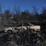 incendio-florestal-grego-diminui-nos-suburbios-de-atenas;-uma-mulher-morreu