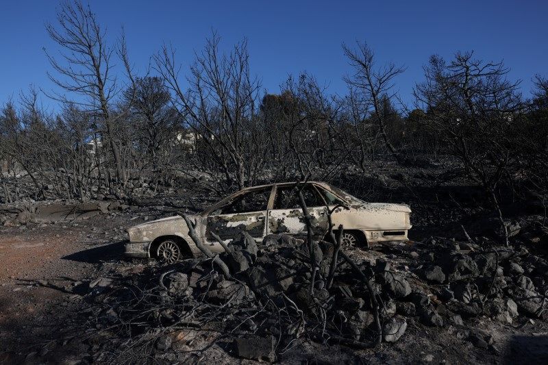 incendio-florestal-grego-diminui-nos-suburbios-de-atenas;-uma-mulher-morreu