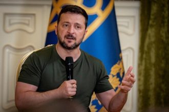 zelensky-diz-que-russia-tem-que-ser-forcada-a-fazer-acordo-de-paz