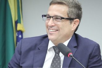 campos-neto-ve-setor-financeiro-mais-otimista-do-que-o-produtivo