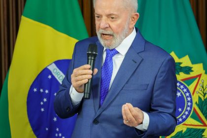 lula-afirma-que-vai-manter-ministros-e-que-pais-esta-em-“situacao-boa”