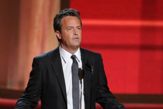 pelo-menos-uma-pessoa-e-presa-em-conexao-com-a-morte-do-ator-matthew-perry