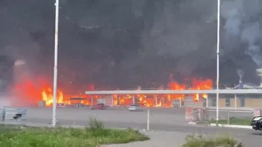 video:-russia-acusa-ucrania-de-causar-incendio-em-shopping-em-donetsk