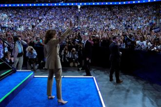 pesquisa-mostra-kamala-harris-com-apoio-de-49%-dos-eleitores;-trump-tem-45%