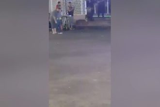 video:-mulher-desmaia-apos-ser-agredida-por-seguranca-em-bar-no-rio-de-janeiro