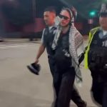 policia-entra-em-confronto-com-manifestantes-perto-do-consulado-de-israel-em-chicago