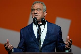 robert-kennedy-jr.-diz-avaliar-desistir-da-eleicao-dos-eua-para-apoiar-trump