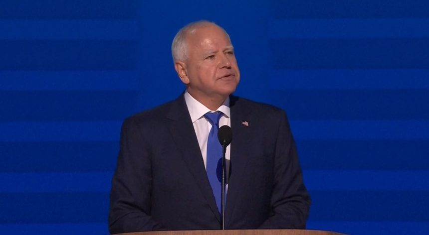 tim-walz-agradece-biden,-fala-sobre-aborto-e-ataca-trump-em-discurso-na-convencao-democrata