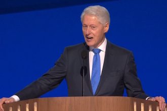 bill-clinton-cita-idade-e-provoca-trump-na-convencao-democrata:-“ainda-sou-mais-jovem”