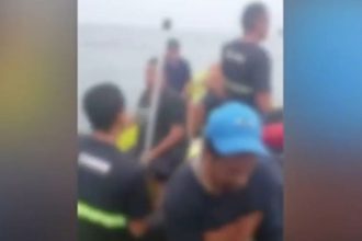 bote-naufraga-com-cinco-pessoas-no-litoral-de-sao-paulo;-veja-video