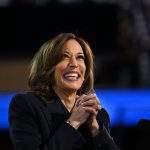 kamala-harris-diz-que-seu-unico-cliente-e-“o-povo”;-o-de-trump,-e-“ele-proprio”