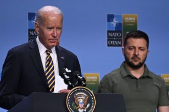 biden-conversa-com-zelensky-e-anuncia-nova-ajuda-militar-a-ucrania