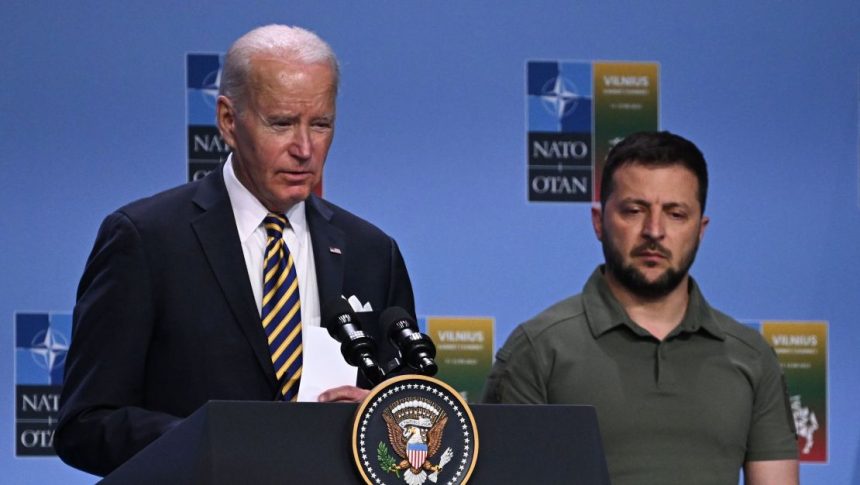 biden-conversa-com-zelensky-e-anuncia-nova-ajuda-militar-a-ucrania