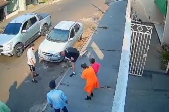 video:-crianca-de-3-anos-engasga-e-e-salva-por-policial,-no-interior-de-sp