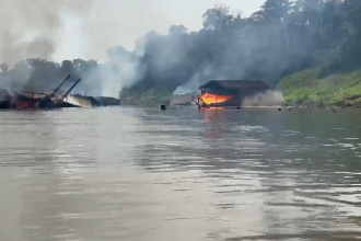 operacao-de-combate-ao-garimpo-destroi-420-balsas-usadas-pelo-crime-no-amazonas