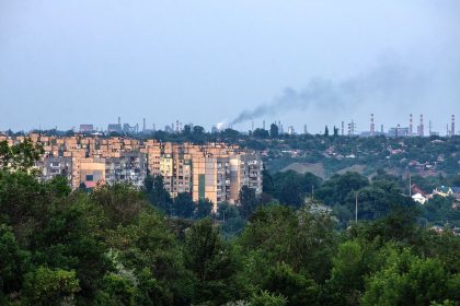 ataque-russo-a-cidade-natal-de-zelensky-deixa-ao-menos-um-morto,-dizem-autoridades