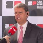 tarcisio-de-freitas-a-cnn:-48-cidades-de-sp-estao-em-alerta-para-queimadas