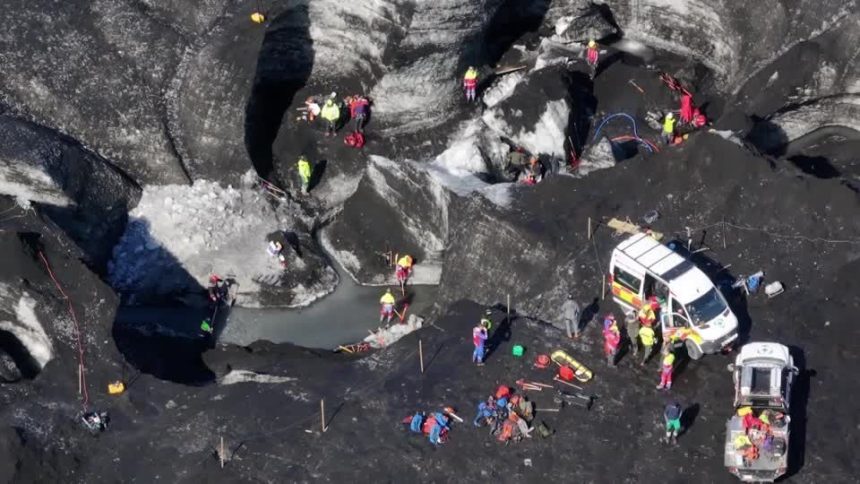 caverna-de-gelo-desmorona-na-islandia;-um-turista-morreu