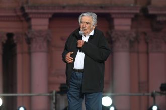 mujica-recebe-alta-e-medica-afirma-ter-“fortes-conviccoes-de-que-cancer-foi-curado”