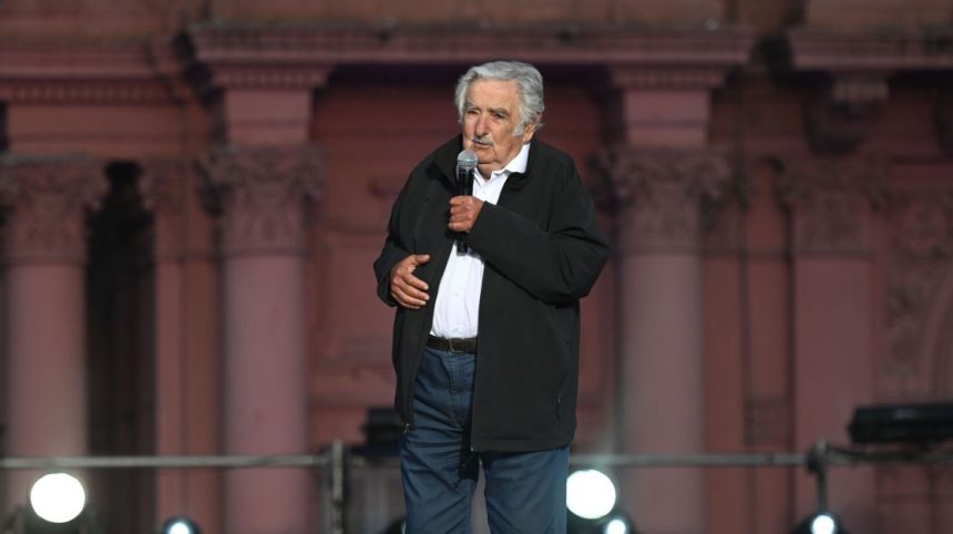 mujica-recebe-alta-e-medica-afirma-ter-“fortes-conviccoes-de-que-cancer-foi-curado”