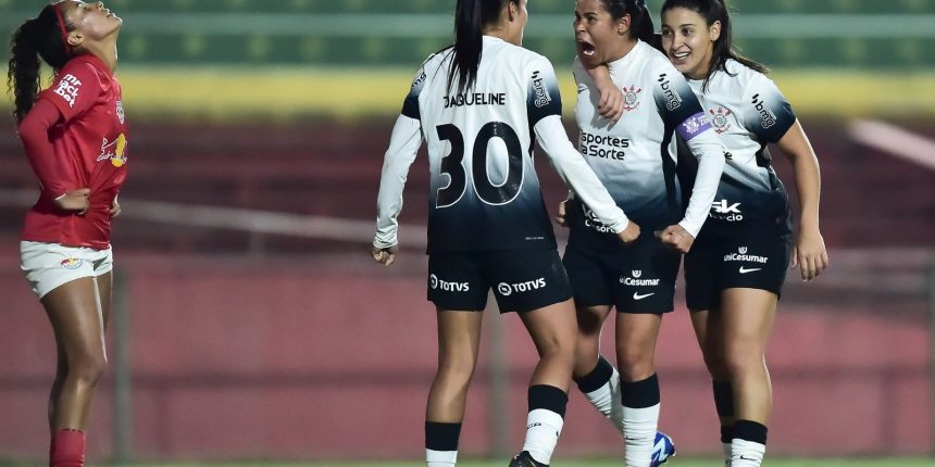 brasileiro-feminino:-corinthians-derrota-bragantino-e-chega-a-semi