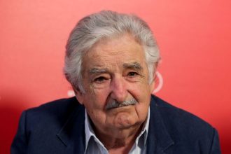 pepe-mujica-e-hospitalizado-para-continuar-tratamento-contra-cancer