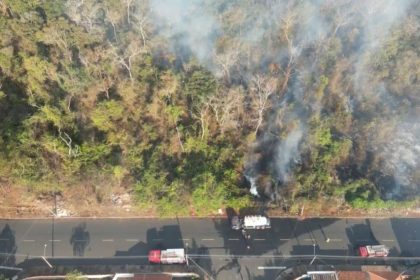 imagens-aereas:-foco-de-incendio-atinge-area-de-preservacao-em-ribeirao-preto-(sp)