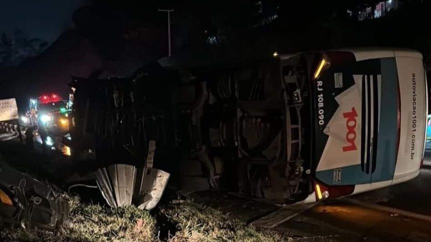 onibus-com-romeiros-tomba-no-rio-de-janeiro-e-deixa-20-pessoas-feridas