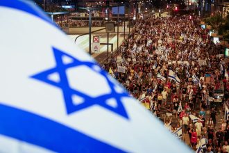 policia-dispara-canhoes-de-agua-contra-manifestantes-que-bloqueiam-rodovia-em-tel-aviv