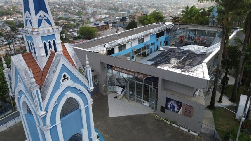 policia-comeca-a-ouvir-testemunhas-sobre-desabamento-em-igreja-no-recife