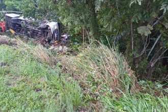 acidente-com-onibus-deixa-quatro-mortos-e-17-feridos-em-rodovia-na-bahia