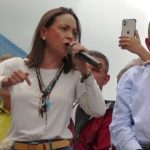 “perderam-nocao-da-realidade”:-maria-corina-critica-pedido-de-ordem-de-prisao-de-gonzalez