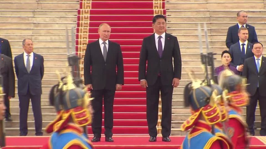 mongolia-ignora-mandado-de-prisao-do-tpi-e-da-recepcao-luxuosa-a-putin