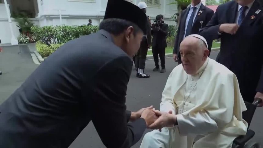 papa-francisco-faz-alerta-contra-o-extremismo-religioso-em-viagem-a-indonesia