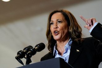 kamala-harris-diz-que-ataque-a-tiros-em-escola-e-“tragedia”-e-“ultrajante”