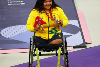 maria-de-fatima-castro-levanta-133-quilos-para-ganhar-bronze-em-paris