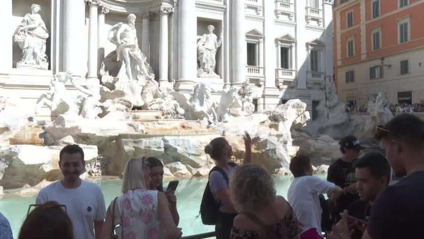 roma-considera-limitar-acesso-de-turistas-a-fontana-di-trevi