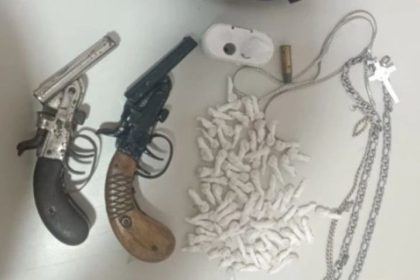 policia-militar-apreende-armas-e-drogas-no-marotinho-em-itamaraju