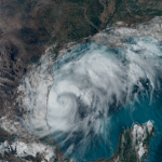 eua:-tempestade-tropical-francine-deve-se-tornar-furacao-hoje,-segundo-previsoes