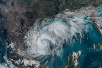 eua:-tempestade-tropical-francine-deve-se-tornar-furacao-hoje,-segundo-previsoes