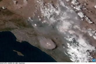 incendios-florestais-atingem-a-california;-veja-formacao-de-nuvens-de-fumaca